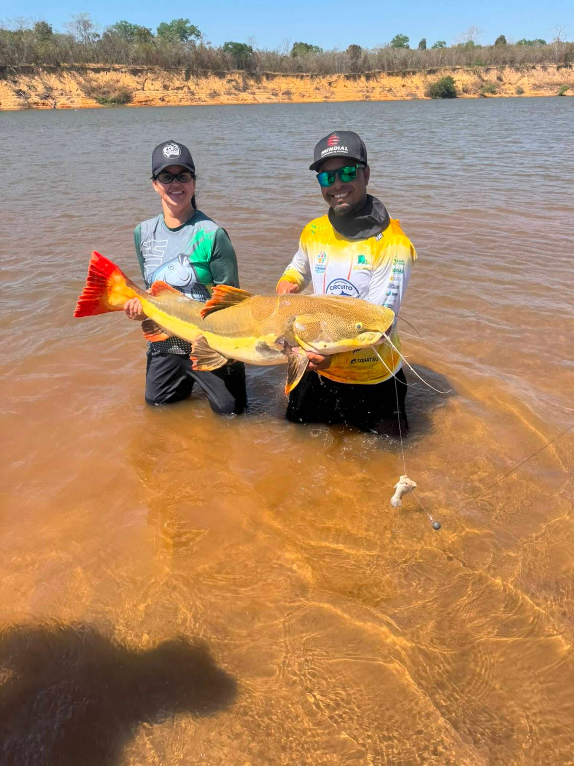 Pescaria no Rio Araguaia de todos os tipos de peixe profissional  em Britânia