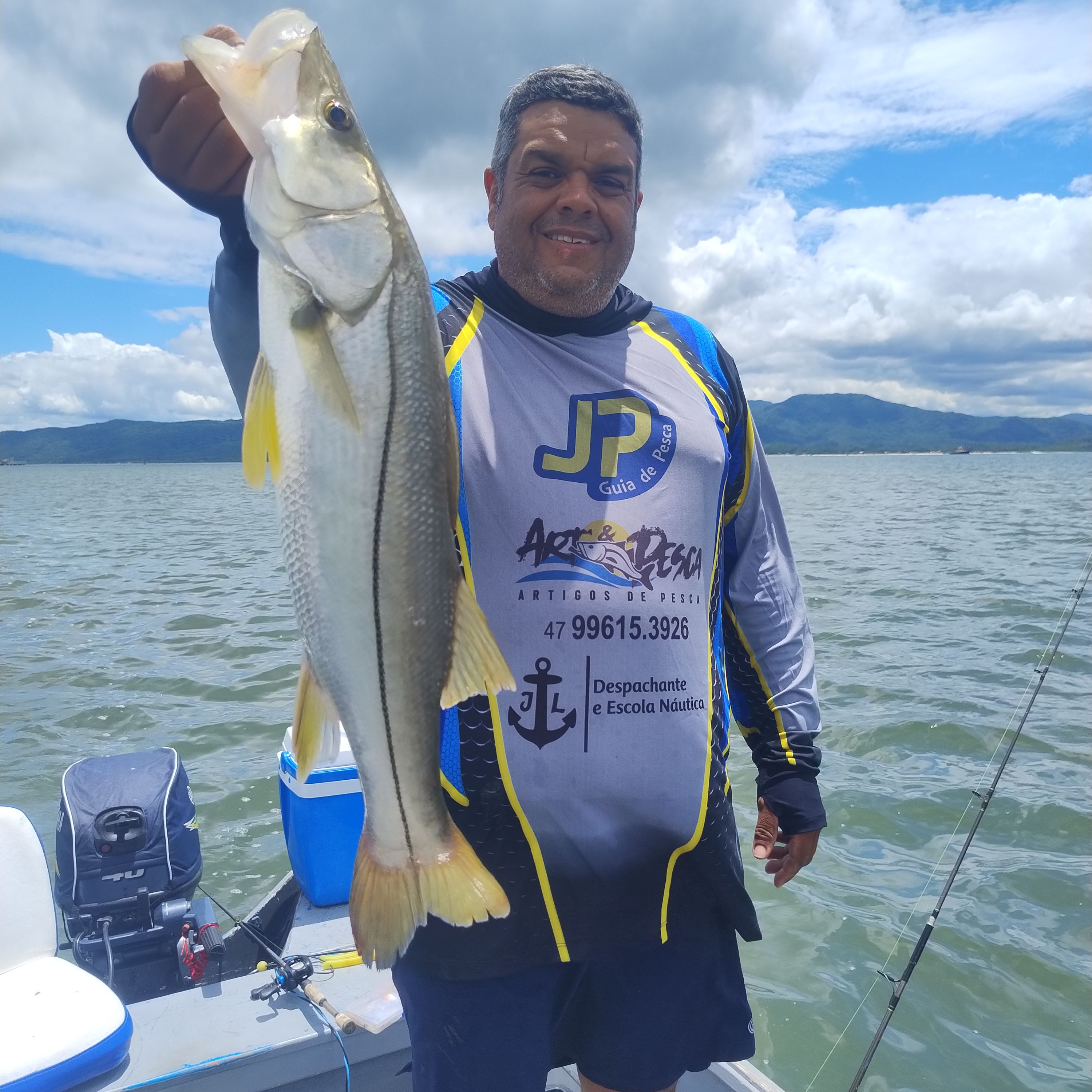 Pesca com iscas viva , São Francisco do Sul  em São Francisco do Sul