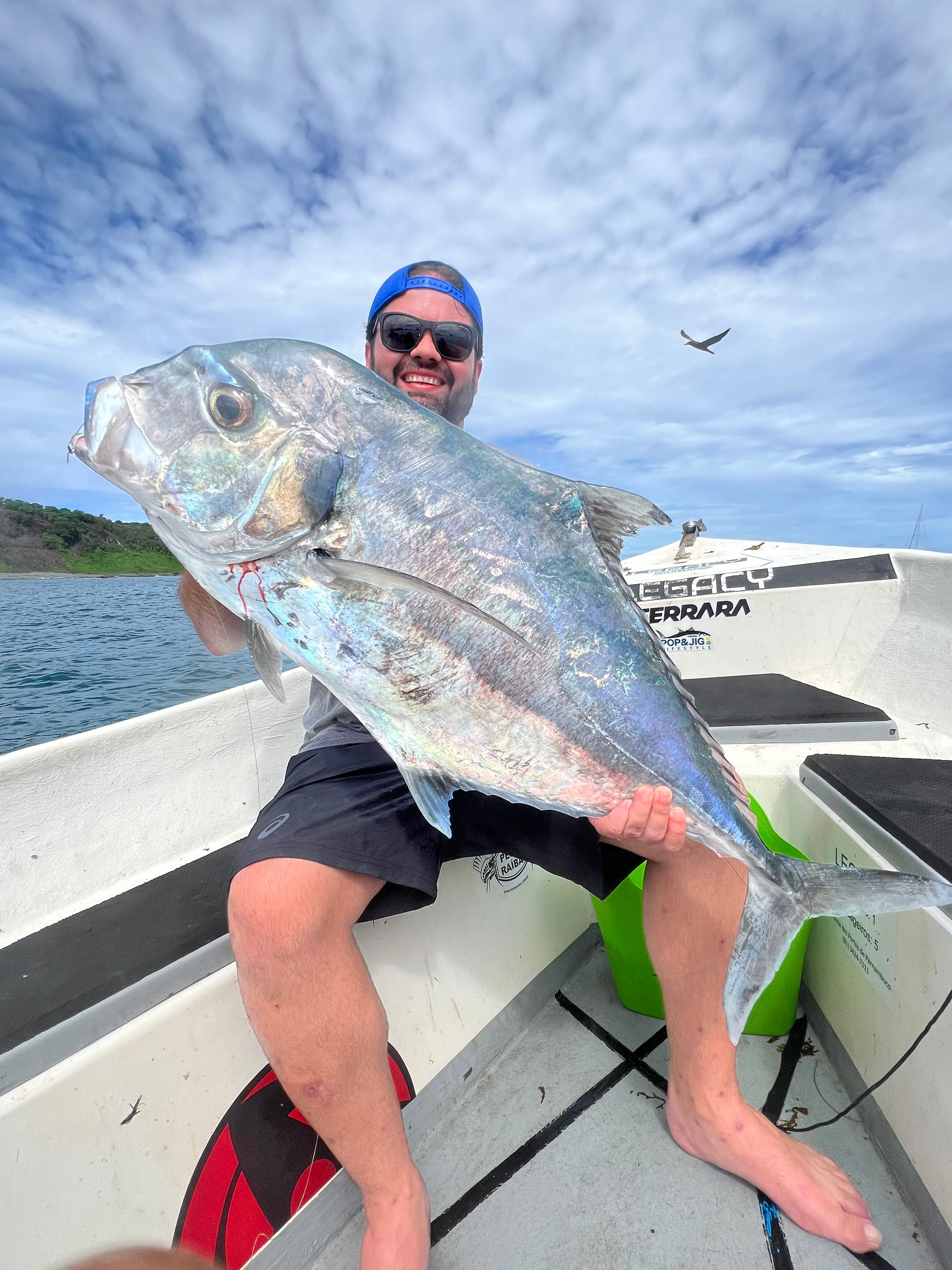 PESCARIA COM ISCA VIVA em Fernando de Noronha